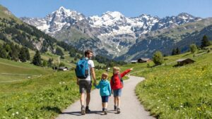Mehr über den Artikel erfahren Wandern mit Kindern Schweiz: Die familienfreundlichsten Bergtouren