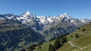 Mehr über den Artikel erfahren Berner Oberland Wandern: Top-Tipps für unvergessliche Bergtouren